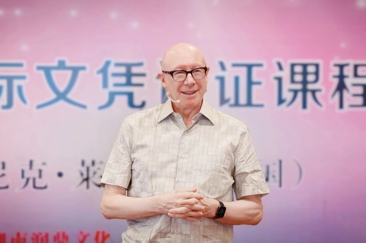 催眠课堂现场：暗示的运用